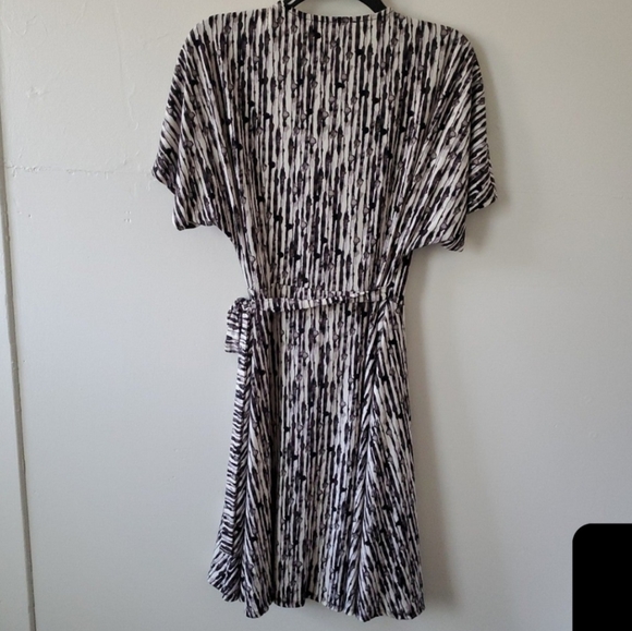 NWOT Halston Wrap Around Dress M - Picture 2 of 4